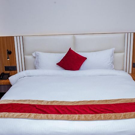 Asian Buddha Hotel Siddharthanagar Ngoại thất bức ảnh