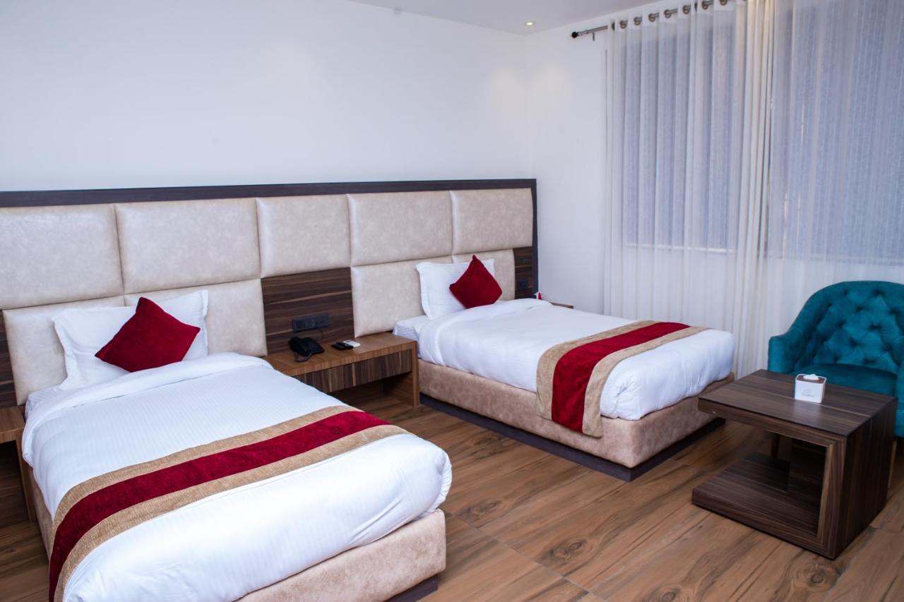Asian Buddha Hotel Siddharthanagar Ngoại thất bức ảnh