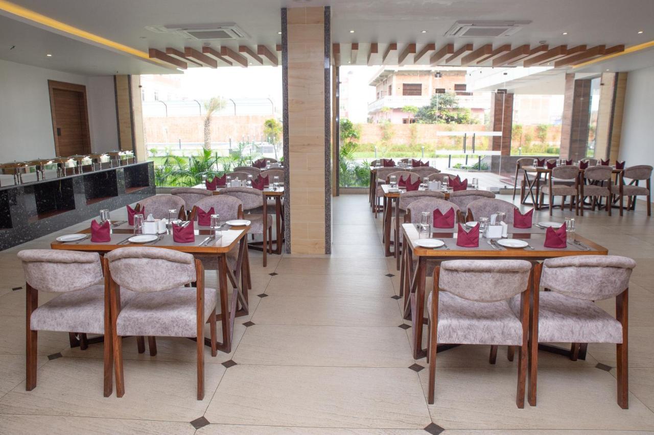 Asian Buddha Hotel Siddharthanagar Ngoại thất bức ảnh