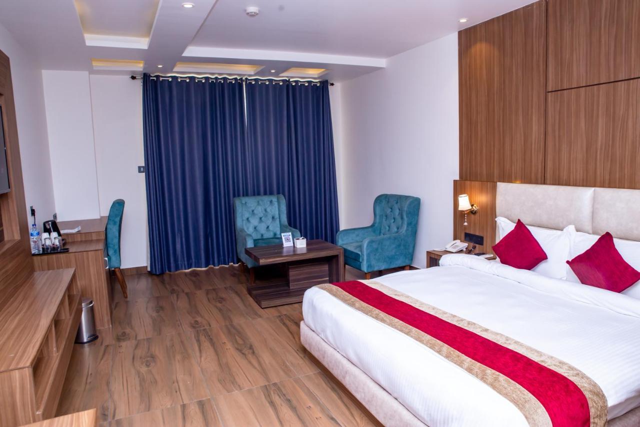 Asian Buddha Hotel Siddharthanagar Ngoại thất bức ảnh