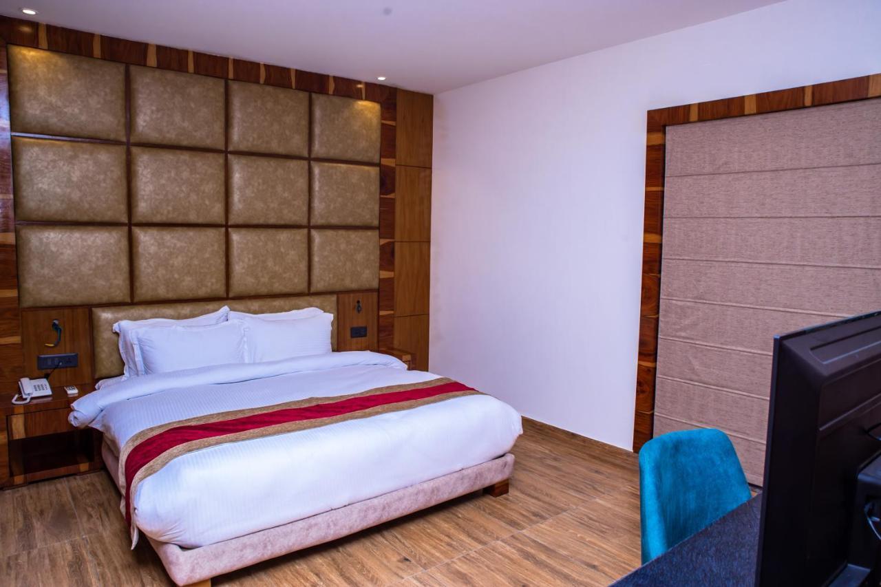 Asian Buddha Hotel Siddharthanagar Ngoại thất bức ảnh