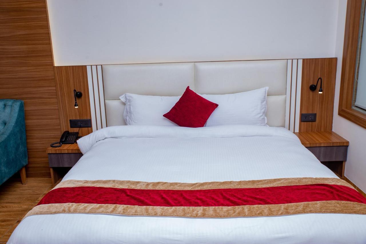 Asian Buddha Hotel Siddharthanagar Ngoại thất bức ảnh