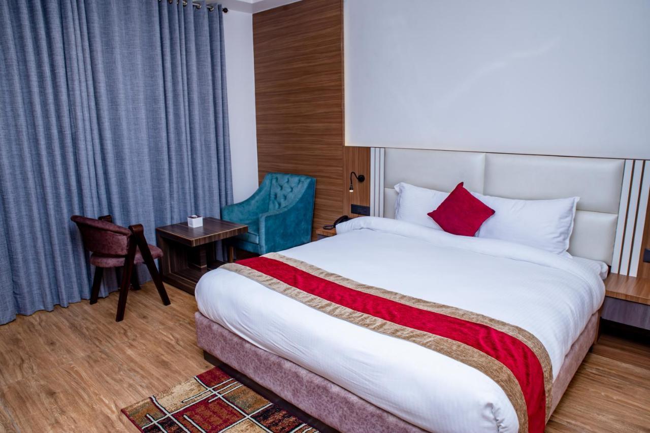 Asian Buddha Hotel Siddharthanagar Ngoại thất bức ảnh