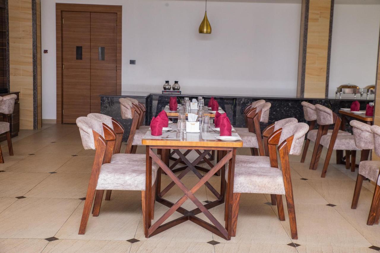 Asian Buddha Hotel Siddharthanagar Ngoại thất bức ảnh