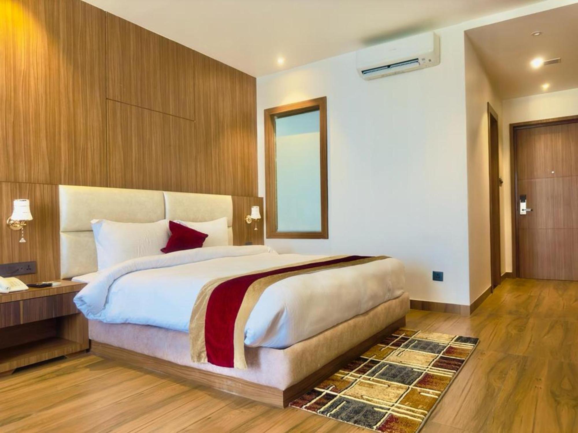 Asian Buddha Hotel Siddharthanagar Ngoại thất bức ảnh